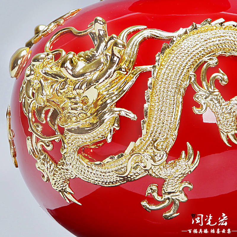 Really sheng paint line carve heaven and earth within China red ceramics vase with gold foil wedding gifts household decoration