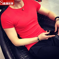 Приятная телу черная футболка с коротким рукавом с круглым воротником, в обтяжку