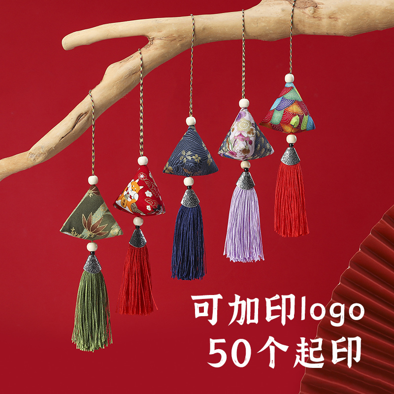 Dragon Boat Festival Sachet with Mugwort for Mosquito Repellent, Triangular Zongzi-Shaped Sachet with Mugwort Leaves, Portable Fragrance Bag, Hanging Ornament, Small Gift for Company Events