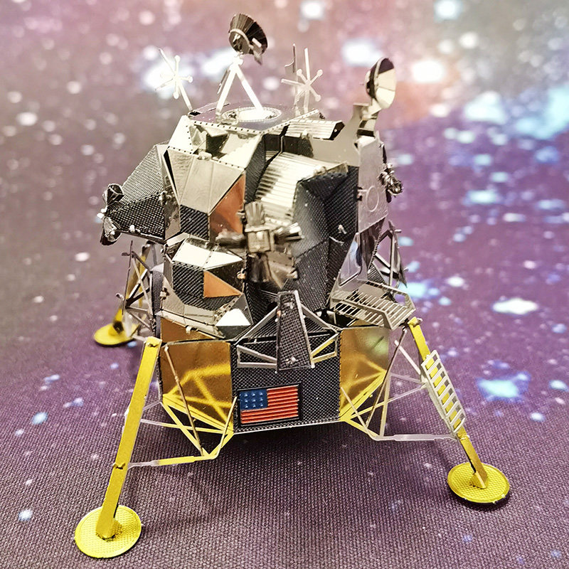 Love Parquet All Metal Stainless Steel DIY Assembly Model 3D Mini Solid Jigsaw Colorful Moon Landing Cabin Crown