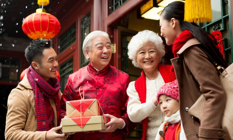 新年就要中国红,这些红色穿搭让你更出彩