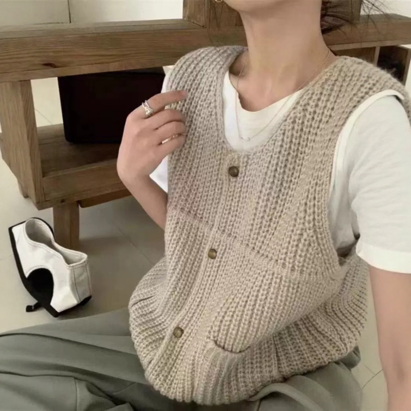 2026 Autumn Knitted Cardigan Vest for Women, Pure Wool Sweater, European Style, Thick Yarn, High-End Round-Neck Sweater, Layered Wear 2026 Autumn Knitted Cardigan Vest for Women, Pure Wool Sweater, European Style, Thick Yarn, High-End Round-Neck Sweater, Layered Wear