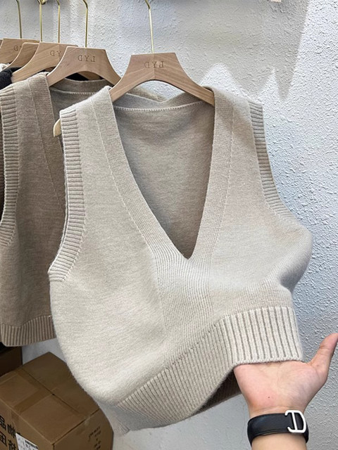 Autumn and Winter Retro V-Neck Wool Knitted Vest for Women, Lazy Style Outerwear Sweater, Layered Sleeveless Vest