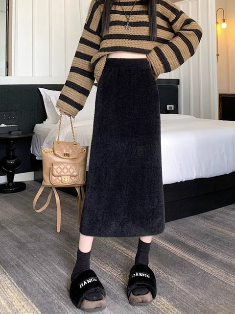 Autumn and Winter Mink Fur Slit Knit Skirt for Women, Winter Thickened Straight Hip-Hugging Skirt, White High-Waisted A-Line Long Skirt