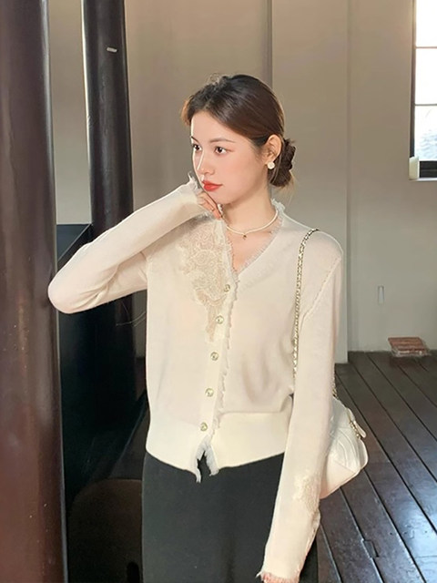 French-Style White Lace V-Neck Knitted Cardigan for Women, Perfect for Autumn and Winter, a Stunning Base Layer Sweater with a Beautiful and Elegant Look