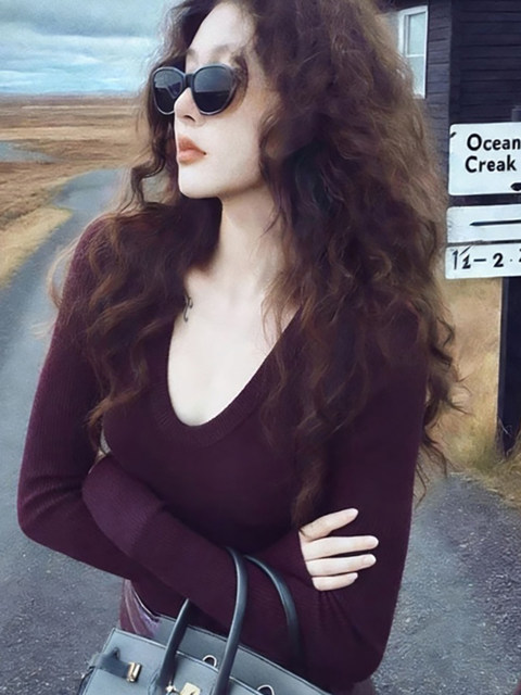 Autumn and Winter Purple U-Neck Knitwear for Women, a Stunning and Beautiful Base Layer Sweater with a Slim Fit and Elegant Style