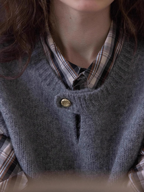 French Retro Ancora Red Knitted Vest for Women, Autumn and Winter Vest, Layered Sweater Vest, High-End Sleeveless Top