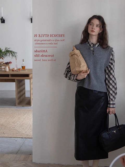 French Retro Ancora Red Knitted Vest for Women, Autumn and Winter Vest, Layered Sweater Vest, High-End Sleeveless Top