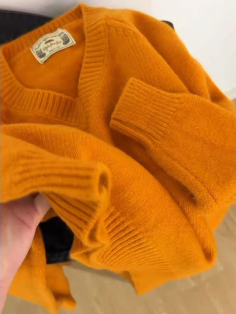 Korean-Style Lazy Chic High-End Soft and Cozy Orange Sweater for Women, Super Stylish and Versatile for Winter, Loose Knit Inner Top