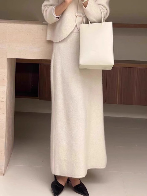 White Wool A-Line Knitted Skirt for Women, Autumn and Winter, High-Waisted, Slimming, Thickened, Hip-Hugging Skirt, Elegant and Gentle Long Skirt