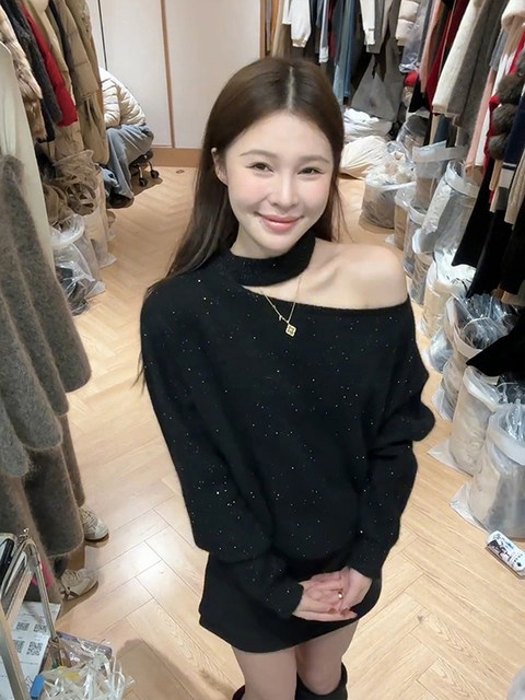 Korean-Style Black One-Shoulder Sequined Sweater for Women, a Very Stylish Outerwear or Innerwear Unique Knit Top for Autumn and Winter
