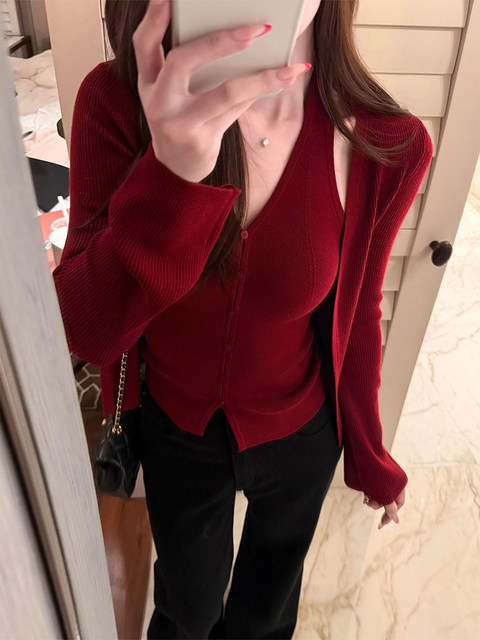 New Year's Red V-Neck Two-Piece Set with Halter Neck Vest and Long-Sleeve Knitted Cardigan for Women, Autumn and Winter Korean Style, Elegant and Slimming Top