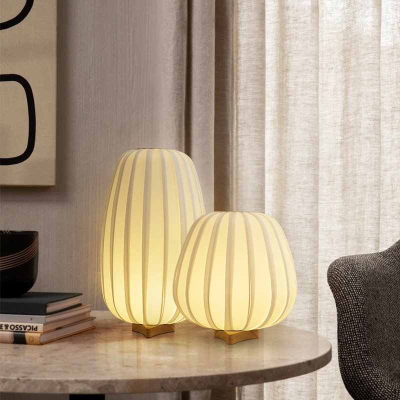 Japanese-style minimalist bedroom table lamp modern creative solid wood fabric bedside lamp warm and romantic hotel atmosphere lamp