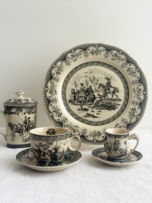 Symbol of Wealth and Power Royal Arden Medieval Porcelain Napoleon Black War Horse Series Black Porcelain with Colored Glaze