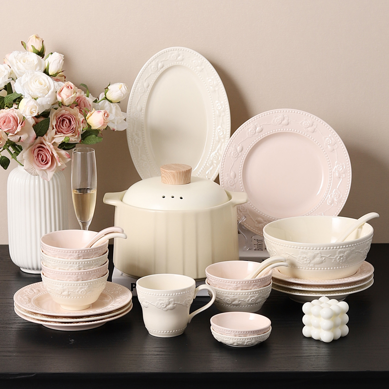 French-Style Creamy Fresh Embossed Strawberry Tableware Set Ceramic Bowl and Plate Set for Home Use, Housewarming Gift French-Style Creamy Fresh Embossed Strawberry Tableware Set Ceramic Bowl and Plate Set for Home Use, Housewarming Gift