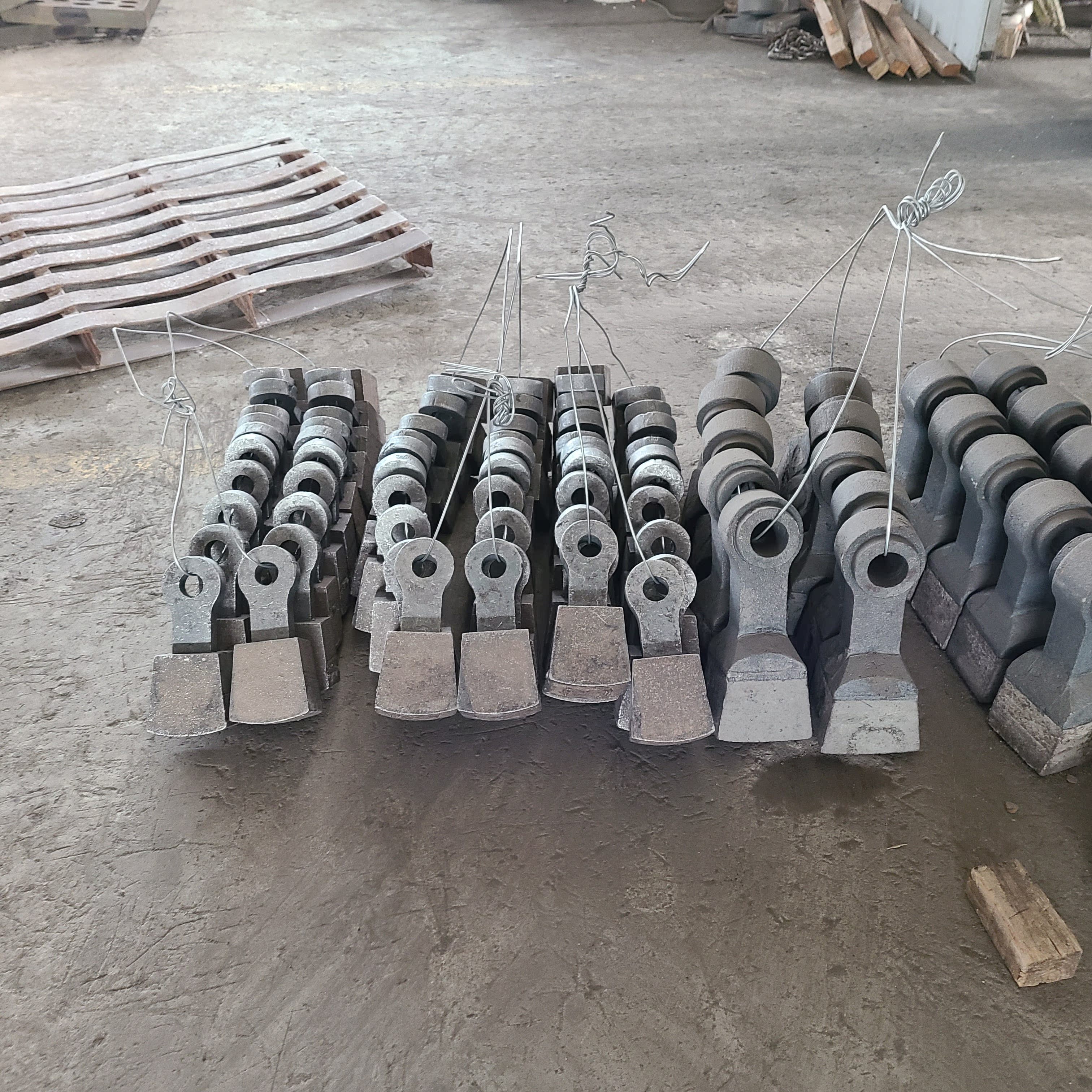 Abrasion resistant high manganese steel sand washing machine Hammer Box Crusher High Chrome Alloy Hammer Mobile Sand Muller Hammer Hammer