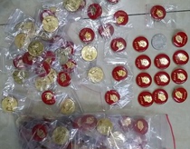 Chairman Mao Zhang serves the people small gifts gifts badges commemorative medals Red Cultural Revolution collection brooch