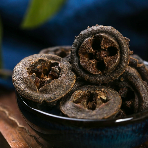 Две банки, один кусочек китайских травяных лекарств, специальная специальная кончика в Юньнане Дикой, Семь африканских китайских медицины