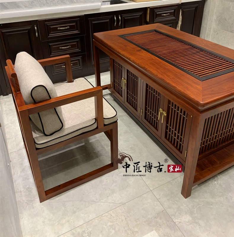 Gỗ đàn hương đỏ Hedgehog Bàn trà mới của Trung Quốc và ghế bằng gỗ gụ kết hợp Bàn trà Kung Fu Bàn trà bằng gỗ cẩm lai - Bàn trà