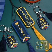 A gift protection from embroidered pocketbook to give a gift to a boyfriend from an embroidered pocketbook