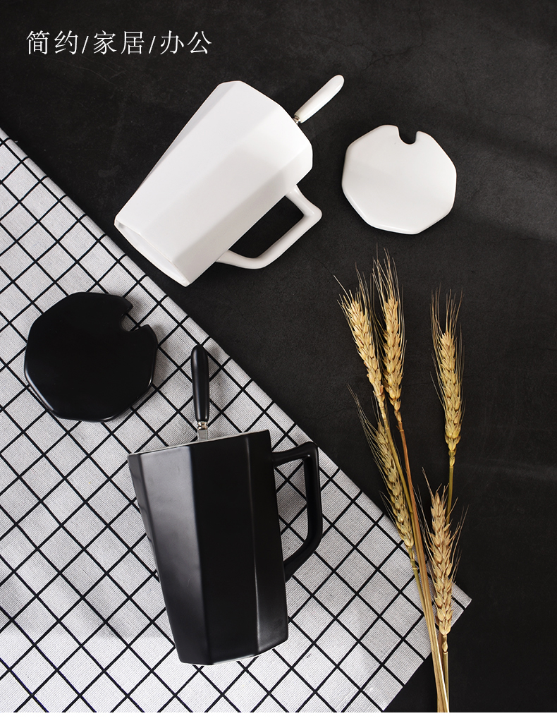 Creative move trend mark cup with cover spoon couples CPU to send a household ceramic ultimately responds cup coffee cup