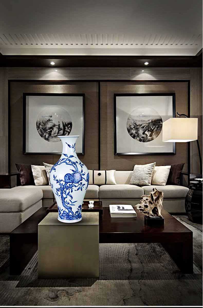 Jingdezhen ceramics hand - made bucket color of blue and white porcelain vase sitting room of Chinese style household rich ancient frame furnishing articles name plum bottle arranging flowers