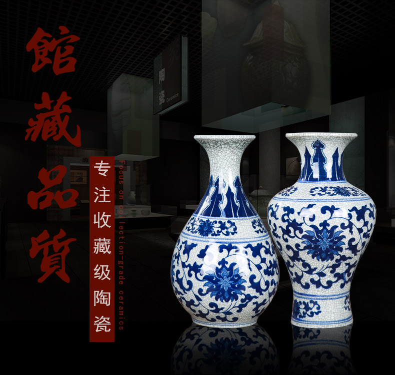 Jingdezhen ceramics blue and white porcelain vases, flower arranging, the sitting room is antique Chinese style household decorations rich ancient frame furnishing articles
