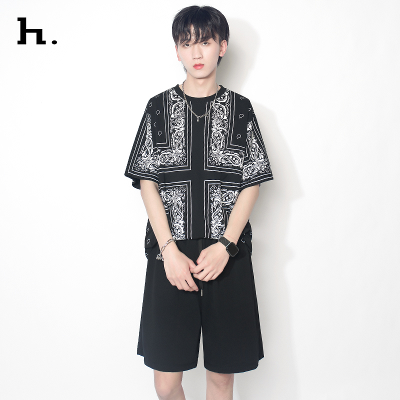 Hanarchy Cool Men's Suit Summer Stylish Paisley Fashion Casual Sports Short-Sleeved Shorts Two-Piece Set Hanarchy Cool Men's Suit Summer Stylish Paisley Fashion Casual Sports Short-Sleeved Shorts Two-Piece Set