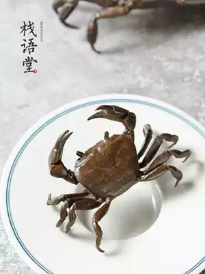 Stack language Japanese hand-made old crab copper solid tea pet ornaments Creative tea play Tea raising windfall hand tea play