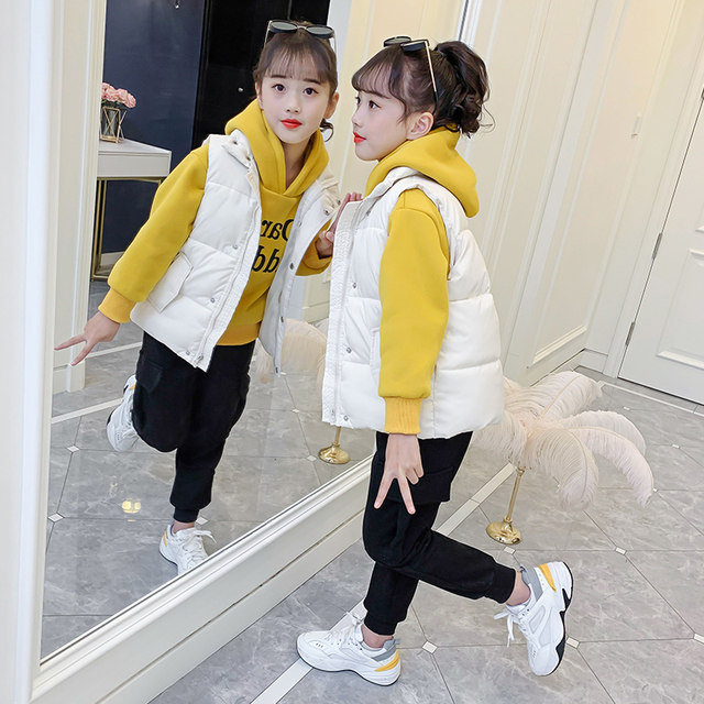 Girls' winter suit 2022 autumn and winter new foreign style medium and large children's fleece thickened vest sweater three-piece set