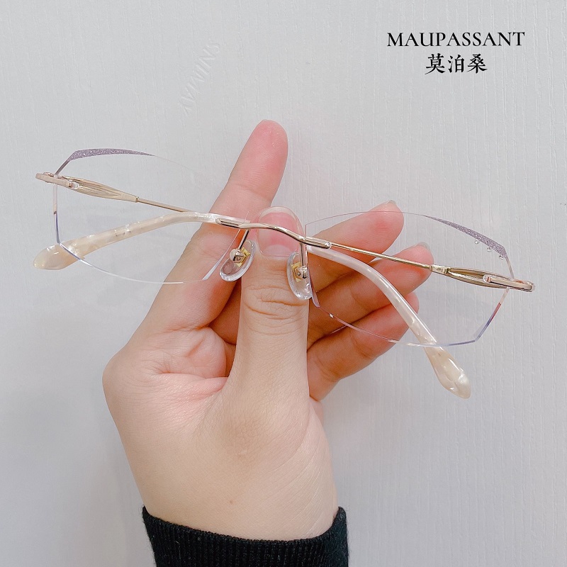 276块买纯钛无框眼镜。这个颜值我要笑到破产。