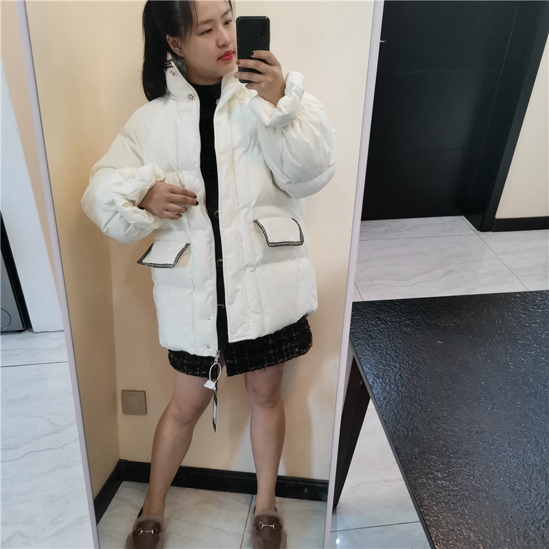 白色的棉服让你内里不再寒冷外表冰心玉洁