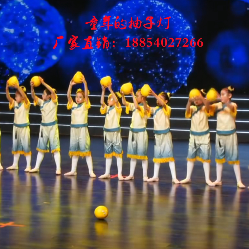 61 children acting out of the XI Little Hair to take the original childhood teak light children perform dance clothes