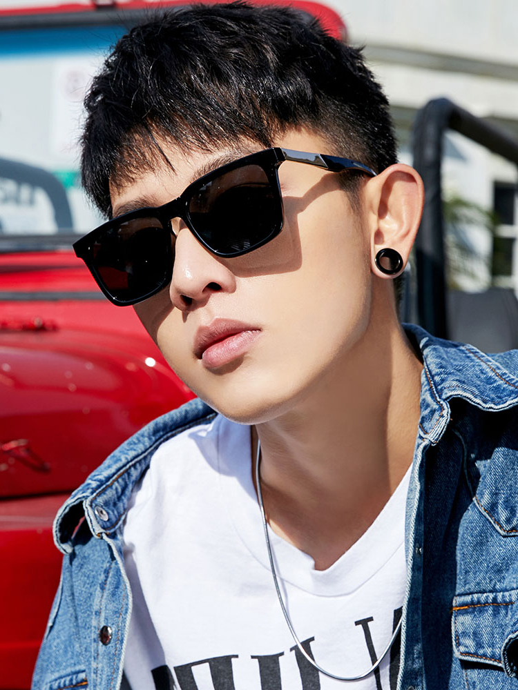 Sunglasses men's driving 2022 new stylish square frame driving polarizers ins super fire UV resistant sunglasses