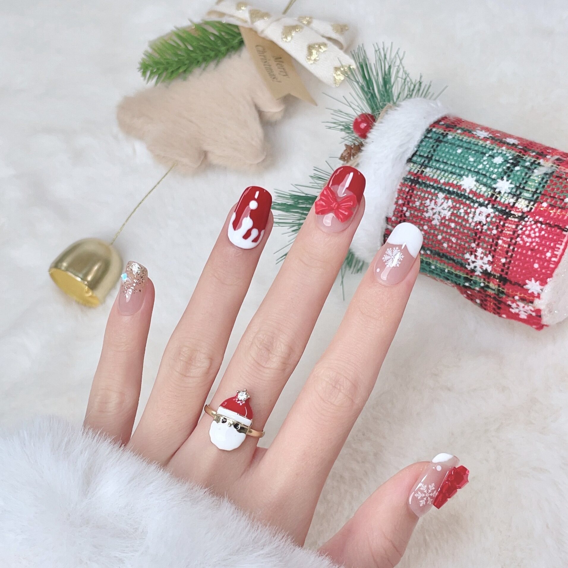 啊啊啊！圣诞节的指尖魔法来啦！这个美甲贴片我直接跪了！_穿戴甲_淘宝美妆网