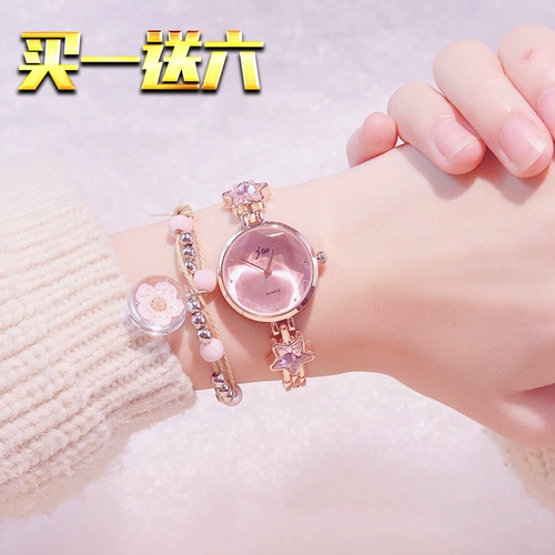 В нише в нише ученики средней школы легко читать роскошные ручные часы с k-образным простым и симпатичным лесным стилем свежего японского стиля