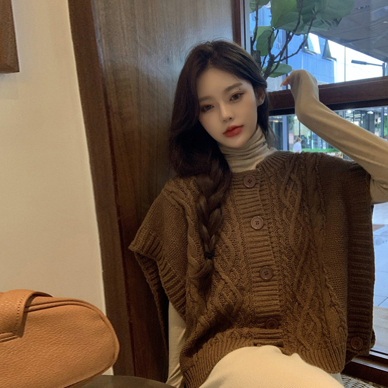 2022 Spring paragraph new ladies trendy fashion design sensation small crowdwear vest knit waistcoat outside wearing waistcoat