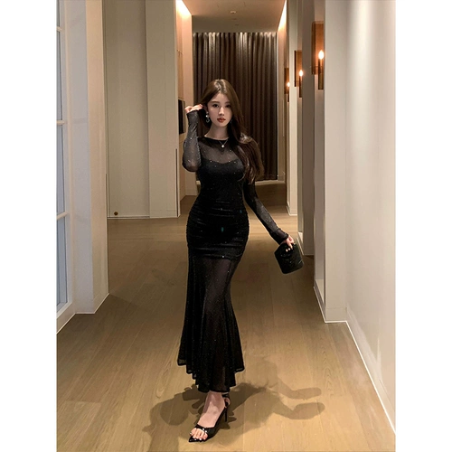 Демисезонная юбка, платье, подарок на день рождения, крой «рыбий хвост», с акцентом на бедрах