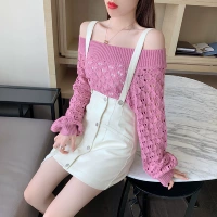 Розовый свитер