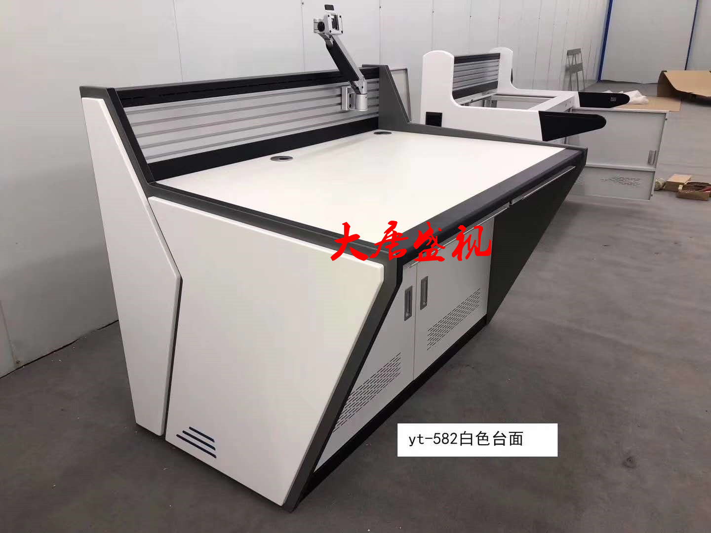 Customized ultra-luxury painted steel and wood fashion operation platform computer room conference room monitoring computer table Zhoushan Quzhou
