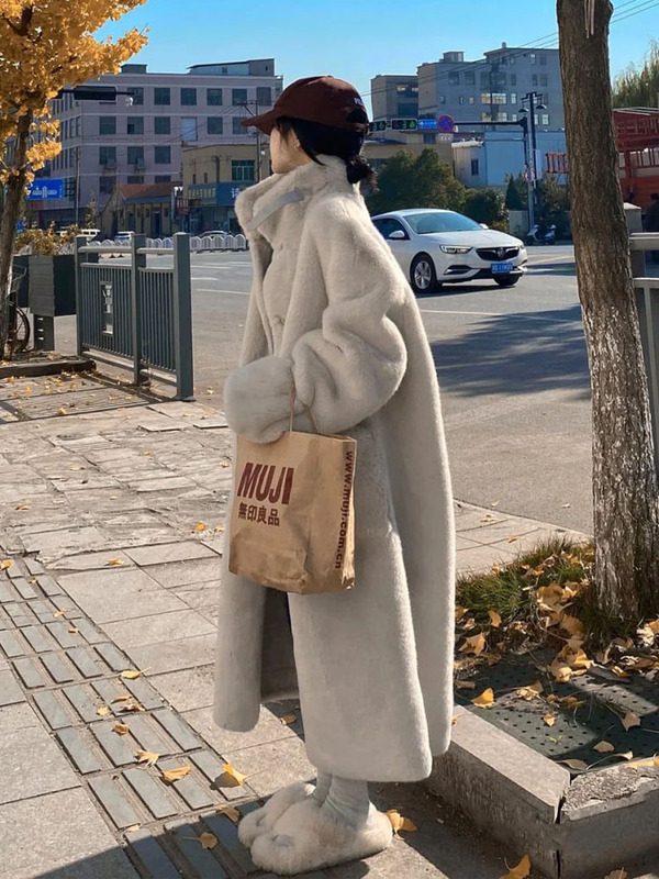 European Station 2025 Lamb Wool Coat for Women, Mid-Length, Autumn and Winter, Loose, Fur Integrated, Thickened Cashmere Coat European Station 2025 Lamb Wool Coat for Women, Mid-Length, Autumn and Winter, Loose, Fur Integrated, Thickened Cashmere Coat