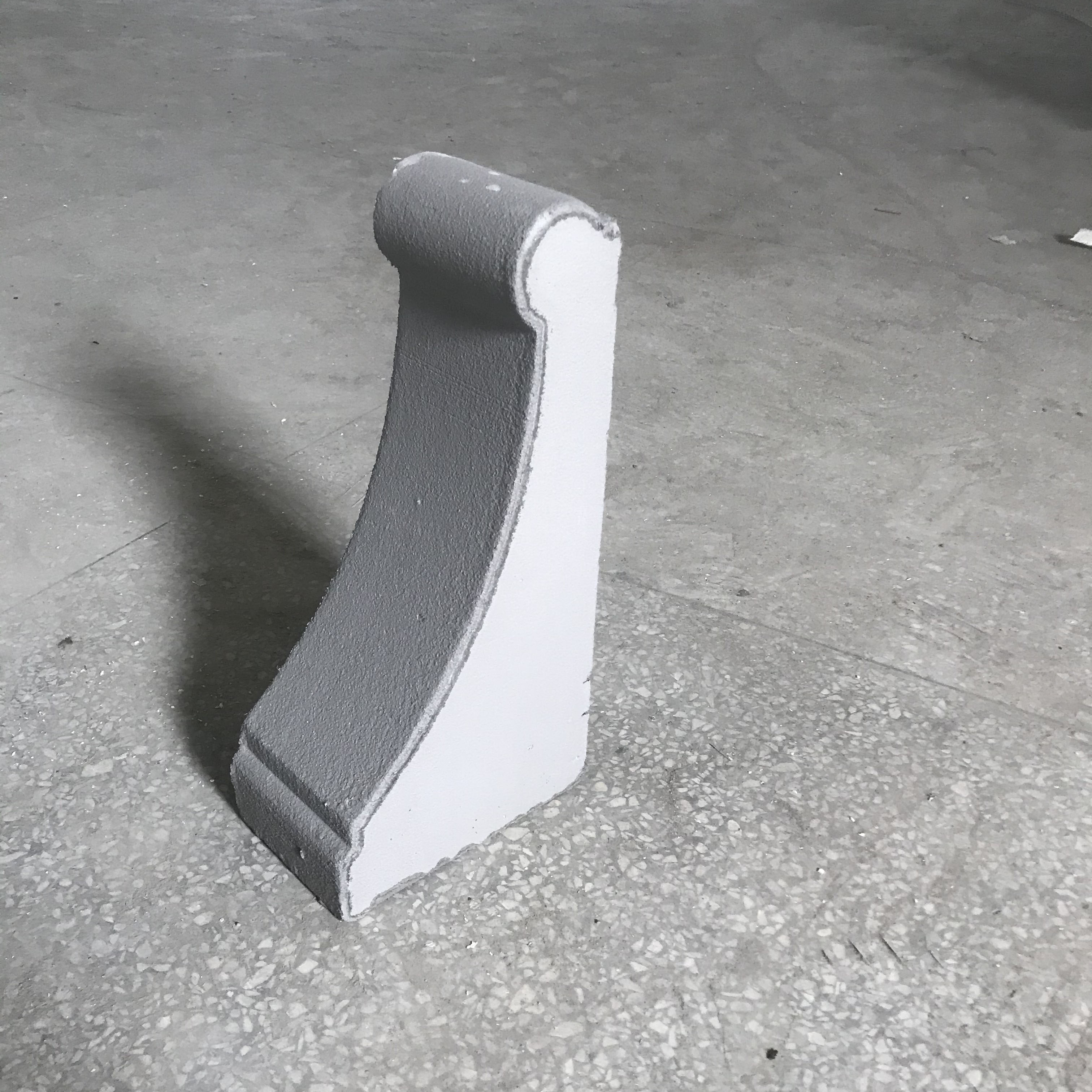 Custom EPS foam line villa exterior wall decoration materials New European-style cow leg beam support cornice shape