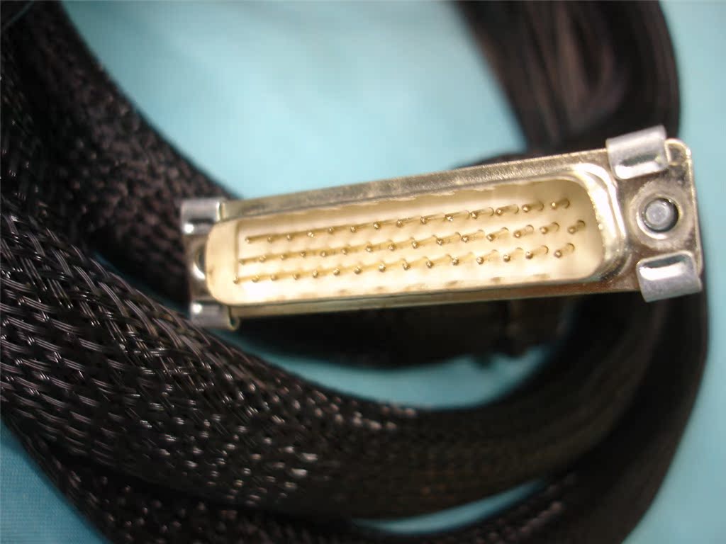 Taiwan company produces second hand DB44 male head to head 16 BNC motherheads line 2 m