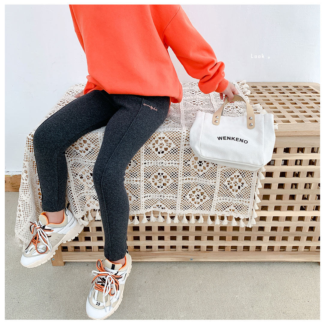 Girls ' flannel inner pants thicken autumn and winter one-piece velvet outer wear Foreign school children's inner pants Female baby medium-thick pants