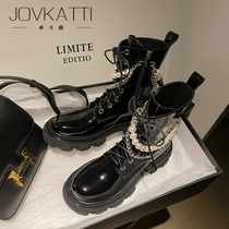 The thick - base Martin boots female spring rough and 2023 new pearl chain strap with black boots