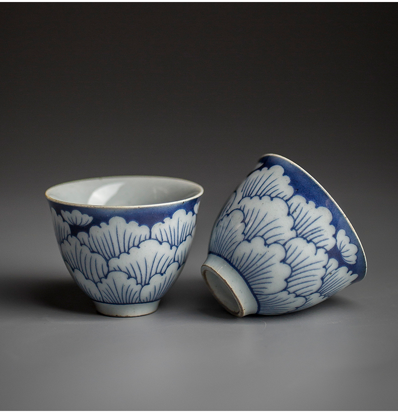 Send Yang retro blue and white porcelain cups of black tea sample tea cup masters cup personal little fullness kung fu tea cup