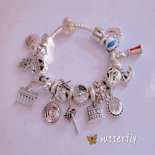 Настоящее шоу покупателя в Live Room Boutique Boutique (см.