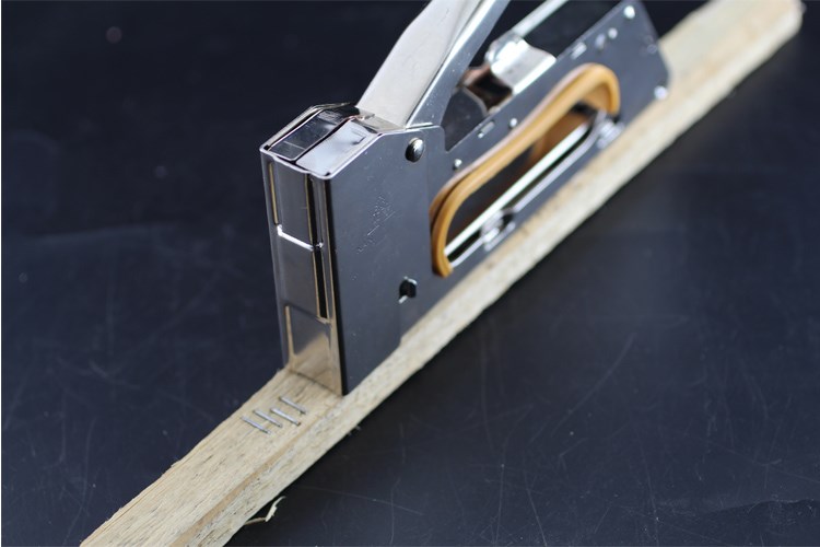 Chế biến gỗ trang trí quảng cáo ba với ngựa lấy 1008f in phun căng ngựa đinh súng khung ảnh công cụ gas bắn súng đặt cửa nhà - Công cụ điện khí nén
