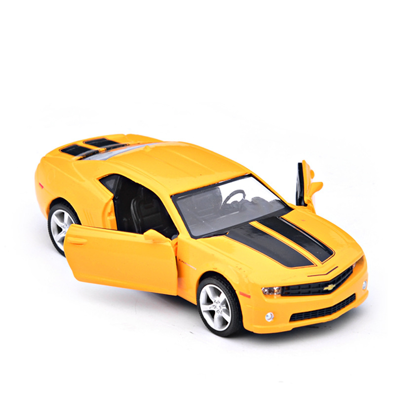 Five Inch Chevrolet Cemreo Roo Great Bumblebee Alloy Car Model Back Force Door Toy Car 554005 boxed
