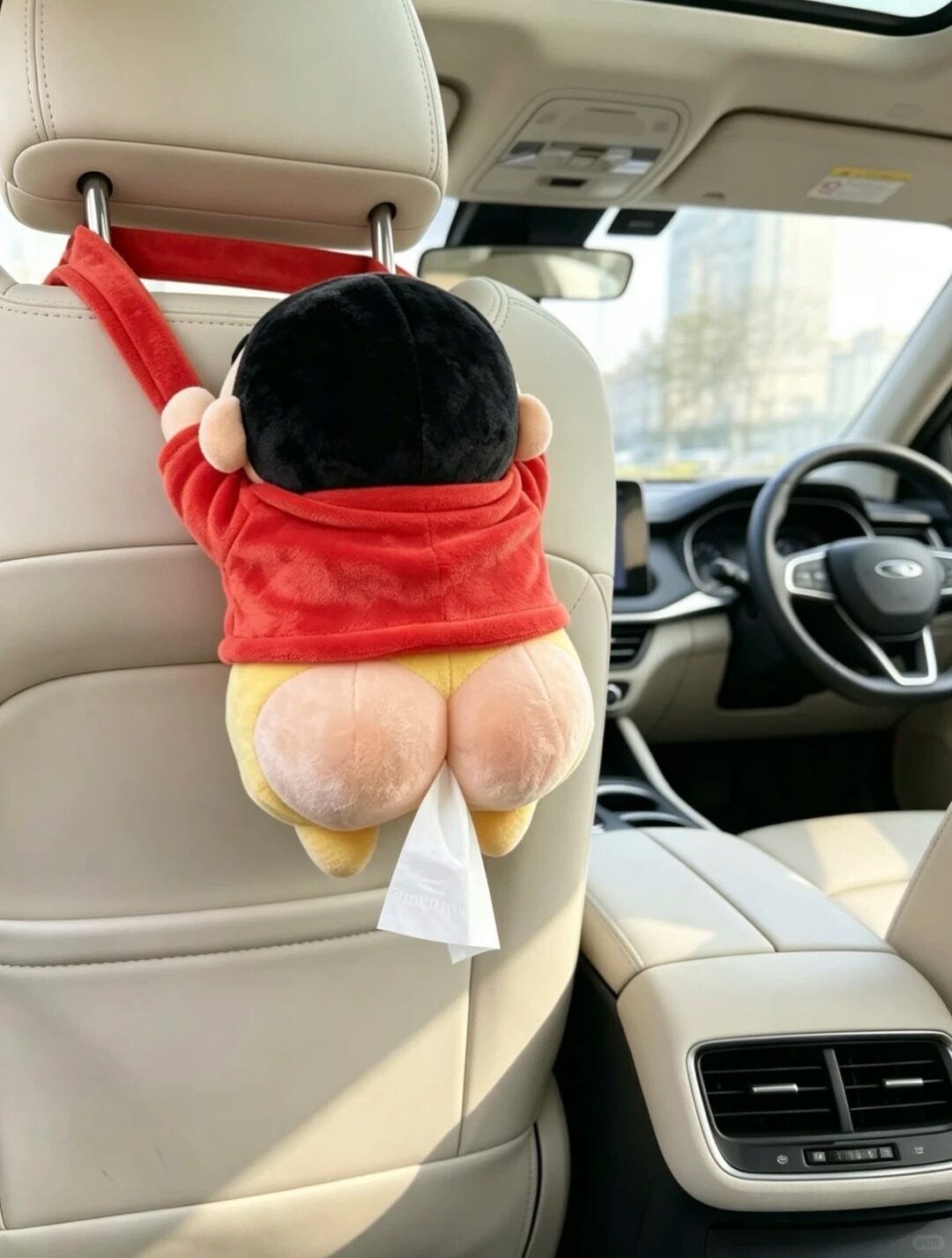 Crayon Shin-chan-themed tissue box for car center console, creative, stylish, and multifunctional, 2026 new model
